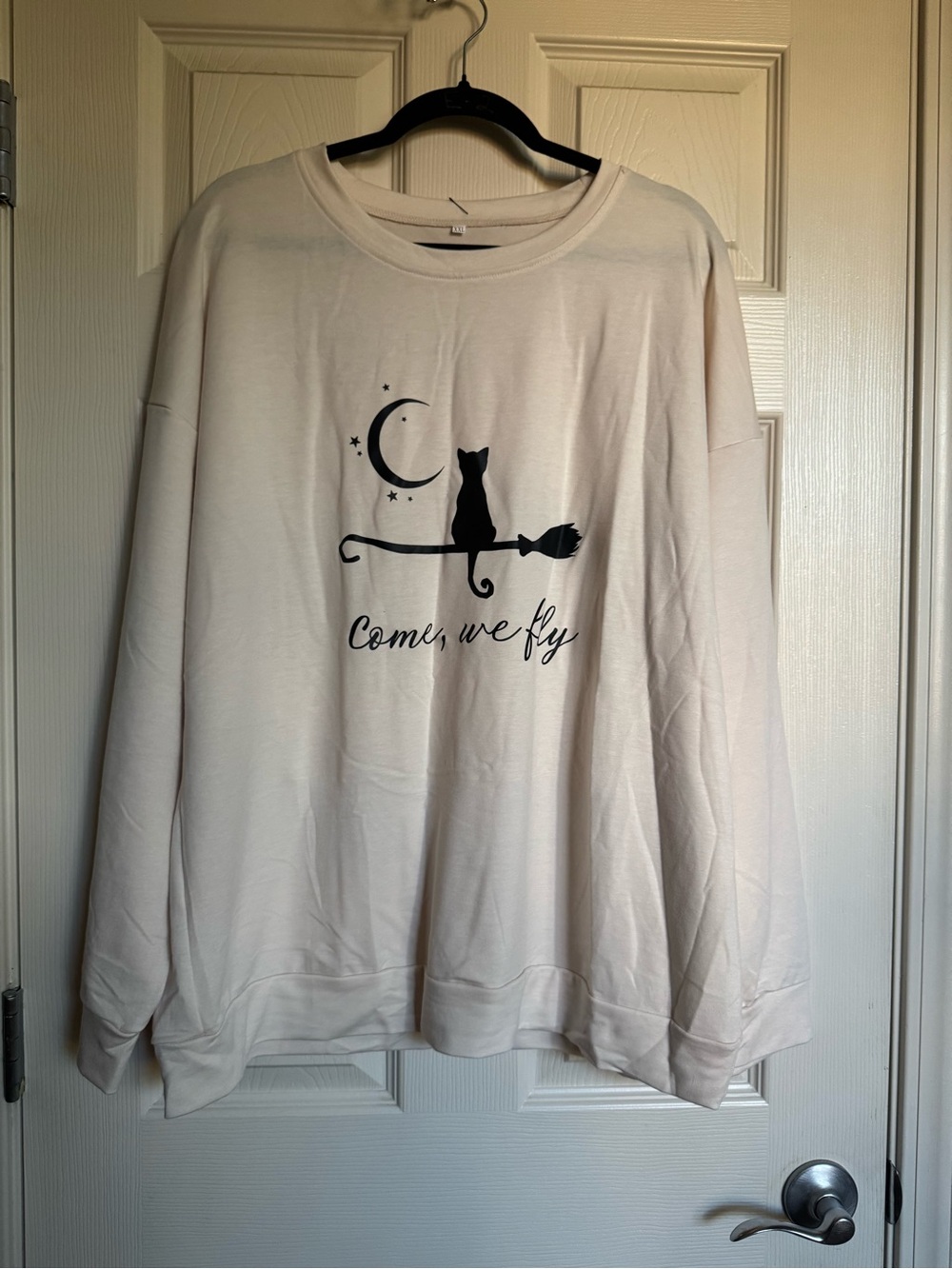 NWT Cream Pullover Sweatshirt with Black Cat Graphic,XXL